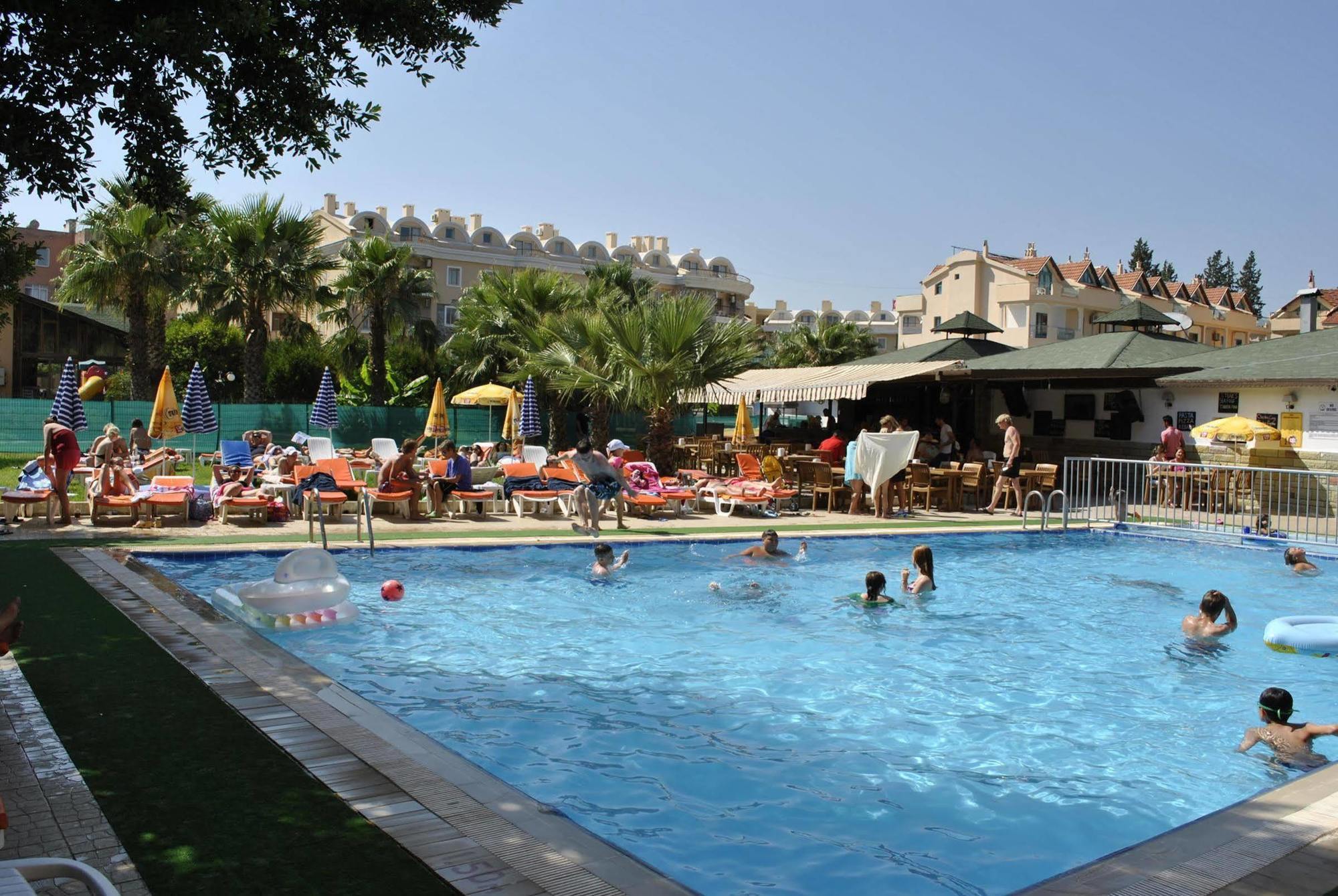 Club Dena Aparthotel Marmaris Exteriör bild